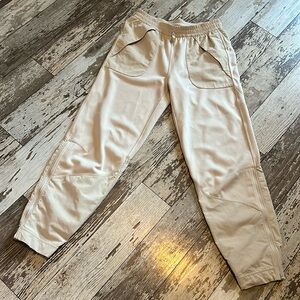 Beautiful lululemon windbreaker softstream material joggers.